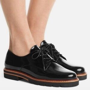 Stuart Weitzman Metro Black Patent Leather Lace Up Oxfords Size 6.5